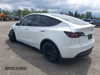 2022 Tesla Model Y Long Range z VIN 7SAYGDEE9NF494901, wystawiony jako IAAI lot #42310520 z przebiegiem 62 515 mil mil oraz . Historia ofert i sprzedaży dostępna na DreamBid. Obrazek 3.