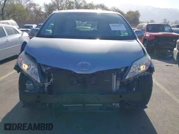 2013 Toyota Sienna LE AAS with VIN 5TDKK3DC6DS371126, listed as a IAAI auction lot 42006353 with 141,425 mi miles. Bid and sale history available at carsss.com. Image 12.