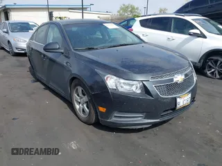 2014 Chevrolet Cruze 1LT z VIN 1G1PC5SB9E7287251, wystawiony jako IAAI lot #42153945 z przebiegiem 119 766 mil mil oraz . Historia ofert i sprzedaży dostępna na DreamBid. Obrazek 1.
