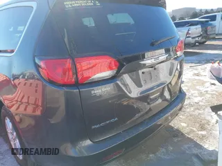 2017 Chrysler Pacifica Touring with VIN 2C4RC1DG7HR648786, listed as a IAAI auction lot 41570029 with 125,406 mi miles and . Bid and sale history available at DreamBid. Image 17.