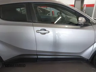 2018 Toyota C-HR XLE z VIN NMTKHMBX0JR015680, wystawiony jako IAAI lot #41987642 z przebiegiem 80 367 mil mil oraz . Historia ofert i sprzedaży dostępna na DreamBid. Obrazek 13.