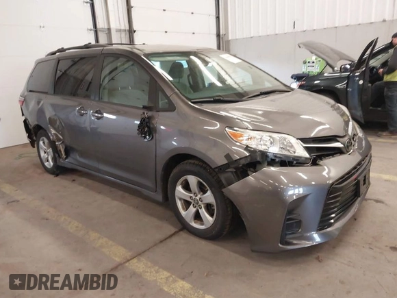 2018 Toyota Sienna LE Auto Access Seat with VIN 5TDKZ3DC4JS903738, listed as a IAAI auction lot 41688581 with 42,511 mi miles. Bid and sale history available at carsss.com. Image 1.