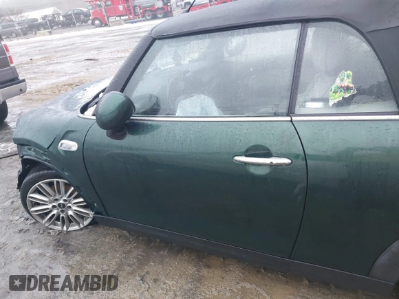 2017 MINI Convertible Cooper S z VIN WMWWG9C38H3C81071, wystawiony jako IAAI lot #41522738 z przebiegiem 59 040 mil mil oraz . Historia ofert i sprzedaży dostępna na DreamBid. Obrazek 14.