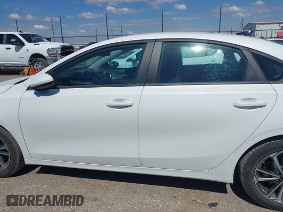 2023 Kia Forte LXS z VIN 3KPF24AD8PE624501, wystawiony jako IAAI lot #42376170 z przebiegiem 49 248 mil mil oraz . Historia ofert i sprzedaży dostępna na DreamBid. Obrazek 14.