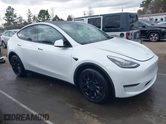 2022 Tesla Model Y Long Range with VIN 7SAYGDEE6NF461788, listed as a IAAI auction lot 41697064 with 34,034 mi miles and . Bid and sale history available at carsss.com. Image 1.