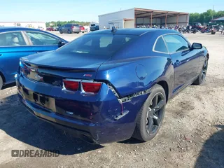 2011 Chevrolet Camaro 1LT z VIN 2G1FB1ED0B9124065, wystawiony jako IAAI lot #42203698 z przebiegiem 190 555 mil mil oraz . Historia ofert i sprzedaży dostępna na DreamBid. Obrazek 4.