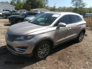2015 Lincoln MKC z VIN 5LMCJ1A99FUJ41365, wystawiony jako IAAI lot #41985834 z przebiegiem 116 648 mil mil oraz . Historia ofert i sprzedaży dostępna na DreamBid. Obrazek 2.