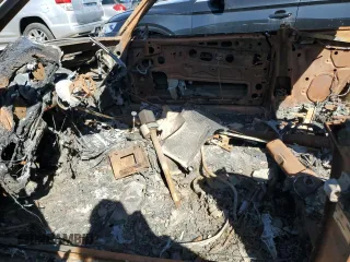 1984 Mercedes-Benz 500 z VIN WDBCA44A5EA079878, wystawiony jako Copart lot #49240915 z przebiegiem Nie podano mil oraz Nie do naprawy • Non repairable. Historia ofert i sprzedaży dostępna na DreamBid. Obrazek 7.