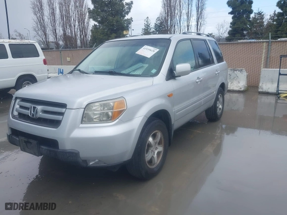 2008 Honda Pilot SE with VIN 5FNYF18348B037961, listed as a IAAI auction lot 41939628 with 206,511 mi miles. Bid and sale history available at carsss.com. Image 6.