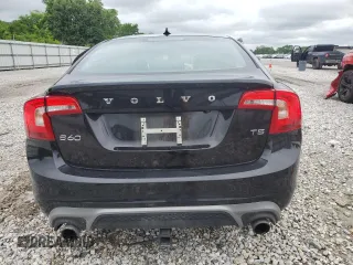 2017 Volvo S60 Dynamic z VIN YV126MFL2H2439758, wystawiony jako Copart lot #59718545 z przebiegiem 54 857 mil mil oraz Szkoda całkowita • Salvage title. Historia ofert i sprzedaży dostępna na DreamBid. Obrazek 6.