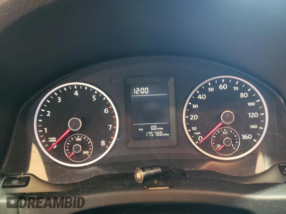 2010 Volkswagen Tiguan with VIN WVGAV9AX4AW515177, listed as a Copart auction lot 89202075 with 175,788 mi miles and Salvage Title. Bid and sale history available at DreamBid. Image 9.