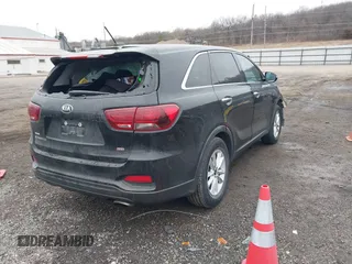 2019 Kia Sorento LX with VIN 5XYPG4A35KG491026, listed as a IAAI auction lot 41453463 with 129,709 mi miles. Bid and sale history available at carsss.com. Image 4.