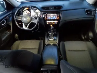 2020 Nissan Rogue SV z VIN JN8AT2MT0LW039933, wystawiony jako Copart lot #82668114 z przebiegiem 95 845 mil mil oraz Szkoda całkowita • Salvage title. Historia ofert i sprzedaży dostępna na DreamBid. Obrazek 8.