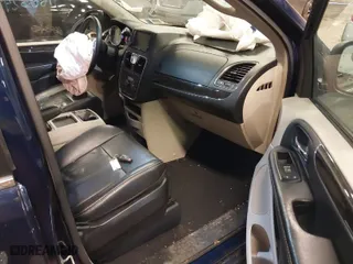 2015 Chrysler Town & Country Touring with VIN 2C4RC1BG1FR638495, listed as a IAAI auction lot 41665243 with 121,063 mi miles. Bid and sale history available at carsss.com. Image 5.