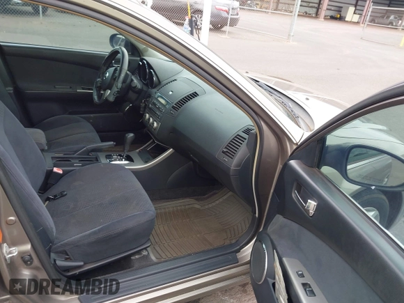 2005 Nissan Altima SE z VIN 1N4BL11EX5C161029, wystawiony jako IAAI lot #42044113 z przebiegiem 124 313 mil mil oraz . Historia ofert i sprzedaży dostępna na DreamBid. Obrazek 5.