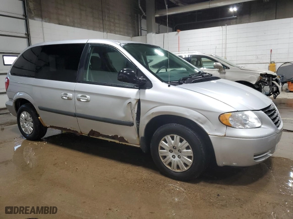 2006 Chrysler Town & Country SWB with VIN 1A4GP45R76B740211, listed as a Copart auction lot 84770074 with 52,557 mi miles and Clean Title. Bid and sale history available at carsss.com. Image 4.
