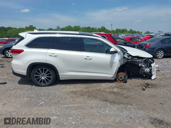 2018 Toyota Highlander SE z VIN 5TDJZRFH2JS547586, wystawiony jako IAAI lot #42219473 z przebiegiem 93 873 mil mil oraz . Historia ofert i sprzedaży dostępna na DreamBid. Obrazek 13.