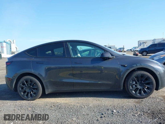 2024 Tesla Model Y z VIN 7SAYGDED8RF158878, wystawiony jako IAAI lot #42514586 z przebiegiem 18 594 mil mil oraz . Historia ofert i sprzedaży dostępna na DreamBid. Obrazek 13.