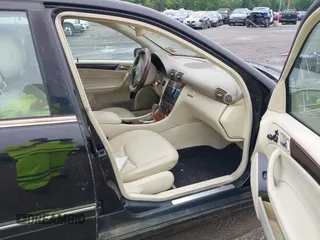 2007 Mercedes-Benz C 280 Luxury z VIN WDBRF92H07F920830, wystawiony jako IAAI lot #42471033 z przebiegiem 152 640 mil mil oraz . Historia ofert i sprzedaży dostępna na DreamBid. Obrazek 5.