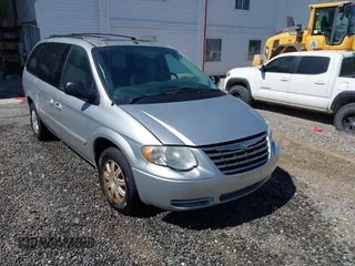 2006 Chrysler Town & Country Touring z VIN 2A4GP54L36R820920, wystawiony jako IAAI lot #42335161 z przebiegiem 205 432 mil mil oraz . Historia ofert i sprzedaży dostępna na DreamBid. Obrazek 1.