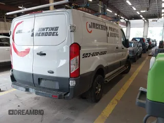 2015 Ford Transit Cargo z VIN 1FTNR1ZM4FKA66250, wystawiony jako IAAI lot #42249224 z przebiegiem 86 225 mil mil oraz . Historia ofert i sprzedaży dostępna na DreamBid. Obrazek 4.