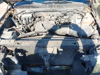 2004 Ford Expedition XLT with VIN 1FMPU16WX4LB12891, listed as a IAAI auction lot 41695636 with 209,574 mi miles. Bid and sale history available at carsss.com. Image 10.