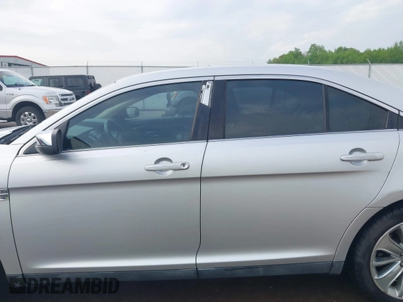 2011 Ford Taurus Limited z VIN 1FAHP2FW9BG118585, wystawiony jako IAAI lot #42124229 z przebiegiem 182 096 mil mil oraz . Historia ofert i sprzedaży dostępna na DreamBid. Obrazek 14.