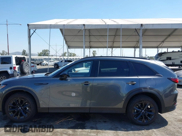 2025 Mazda CX-90 Premium Sport z VIN JM3KKCHAXS1206996, wystawiony jako IAAI lot #42086590 z przebiegiem 4 294 mil mil oraz . Historia ofert i sprzedaży dostępna na DreamBid. Obrazek 14.