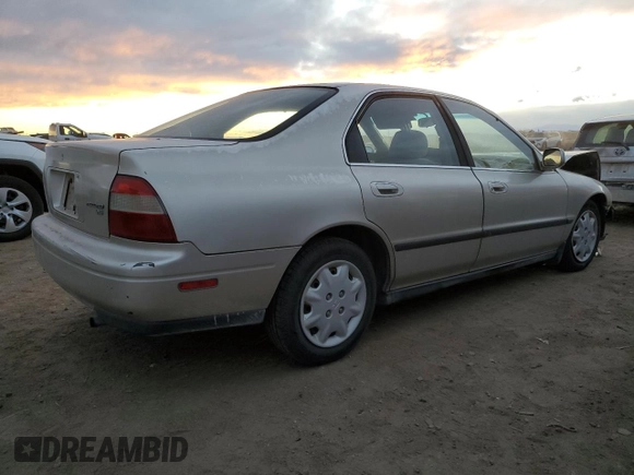 1995 Honda Accord LX with VIN 1HGCD5638SA151859, listed as a Copart auction lot 85007704 with 137,901 mi miles and Salvage Title. Bid and sale history available at carsss.com. Image 3.