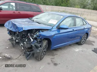 2024 Volkswagen Jetta S с VIN 3VW5M7BU2RM065135, выставлен на аукционе IAAI как лот 42272382 с пробегом 9 555 миль миль и . История ставок и продаж доступна на DreamBid. Изображение 2.