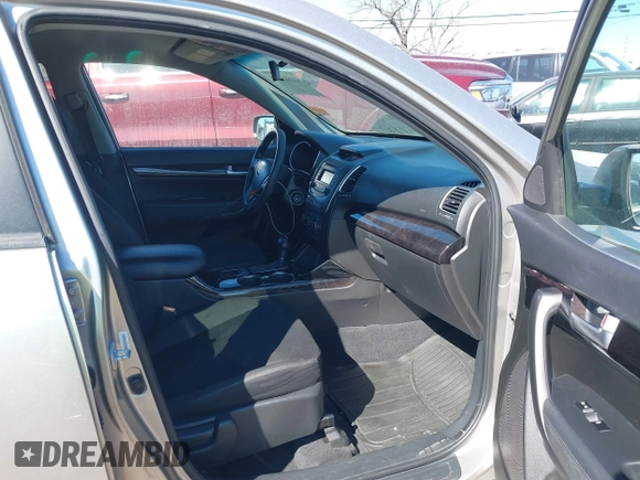 2015 Kia Sorento LX with VIN 5XYKT4A7XFG641548, listed as a IAAI auction lot 41683150 with 113,414 mi miles. Bid and sale history available at carsss.com. Image 5.