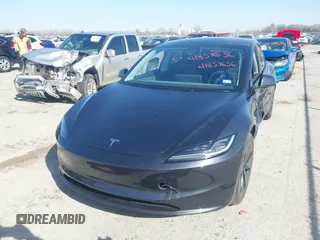 2024 Tesla Model 3 z VIN 5YJ3E1EA7RF721467, wystawiony jako IAAI lot #41857656 z przebiegiem 6 197 mil mil oraz . Historia ofert i sprzedaży dostępna na DreamBid. Obrazek 17.