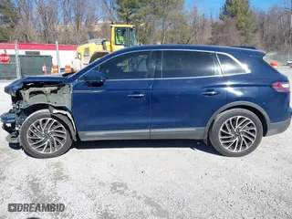 2019 Lincoln Nautilus Reserve with VIN 2LMPJ6LP2KBL12796, listed as a IAAI auction lot 41427007 with 66,445 mi miles. Bid and sale history available at carsss.com. Image 14.