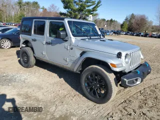 2023 Jeep Wrangler Sahara z VIN 1C4JJXP66PW703050, wystawiony jako Copart lot #53637455 z przebiegiem 7 525 mil mil oraz Czysty tytuł • Clean title. Historia ofert i sprzedaży dostępna na DreamBid. Obrazek 4.