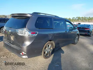 2012 Toyota Sienna SE with VIN 5TDXK3DC9CS189005, listed as a IAAI auction lot 41482337 with 267,618 mi miles. Bid and sale history available at carsss.com. Image 4.