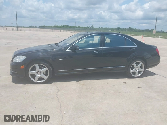 2012 Mercedes-Benz S 550 z VIN WDDNG7DB2CA430249, wystawiony jako IAAI lot #42393133 z przebiegiem 107 283 mil mil oraz . Historia ofert i sprzedaży dostępna na DreamBid. Obrazek 14.