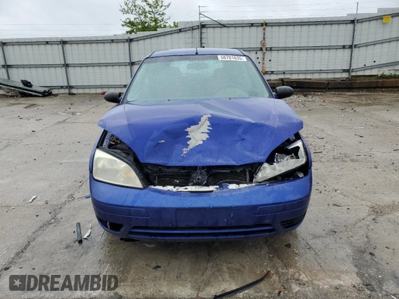 2005 Ford Focus S with VIN 3FAFP37N35R156460, listed as a Copart auction lot 58781635 with 231,066 mi miles and Salvage title. Bid and sale history available at DreamBid. Image 5.