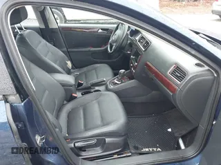 2011 Volkswagen Jetta Sedan SE w/Convenience & Sunroof PZEV with VIN 3VWDZ7AJ0BM337949, listed as a IAAI auction lot 41918098 with 199,711 mi miles. Bid and sale history available at carsss.com. Image 5.