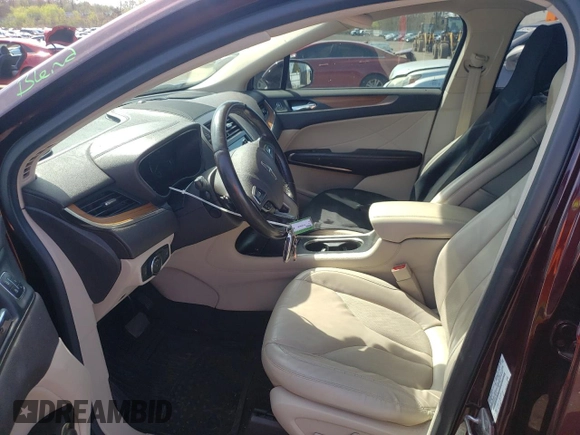 2017 Lincoln MKC Select с VIN 5LMCJ2D93HUL32378, выставлен на аукционе Copart как лот 54201715 с пробегом 96 992 миль миль и Списание • Salvage title. История ставок и продаж доступна на DreamBid. Изображение 7.