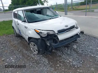 2016 Kia Soul z VIN KNDJN2A21G7289568, wystawiony jako IAAI lot #42292830 z przebiegiem 172 079 mil mil oraz . Historia ofert i sprzedaży dostępna na DreamBid. Obrazek 1.