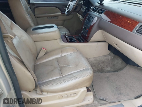 2010 Chevrolet Suburban LTZ with VIN 1GNUCKE05AR173031, listed as a IAAI auction lot 41729084 with 254,790 mi miles and . Bid and sale history available at DreamBid. Image 5.