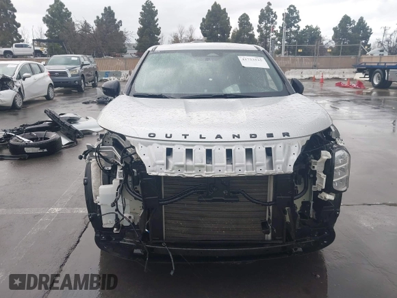 2022 Mitsubishi Outlander SE z VIN JA4J3UA87NZ059213, wystawiony jako IAAI lot #41723525 z przebiegiem 41 610 mil mil oraz . Historia ofert i sprzedaży dostępna na DreamBid. Obrazek 13.