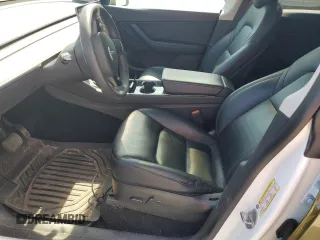 2021 Tesla Model Y Long Range z VIN 5YJYGDEE4MF085975, wystawiony jako Copart lot #58838485 z przebiegiem 72 550 mil mil oraz Szkoda całkowita • Salvage title. Historia ofert i sprzedaży dostępna na DreamBid. Obrazek 7.