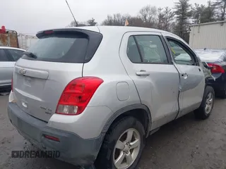 2016 Chevrolet Trax LS with VIN 3GNCJNSB9GL244062, listed as a IAAI auction lot 41118813 with 1 mi miles. Bid and sale history available at carsss.com. Image 4.