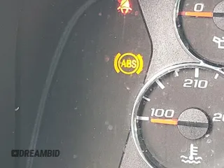 2017 Chevrolet Express Cargo z VIN 1GCWGAFF0H1350743, wystawiony jako IAAI lot #42392321 z przebiegiem 189 907 mil mil oraz . Historia ofert i sprzedaży dostępna na DreamBid. Obrazek 1.
