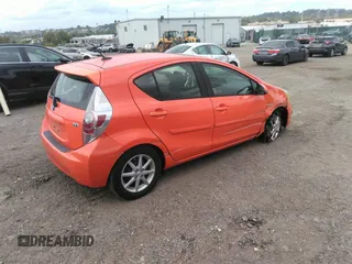 2013 Toyota Prius One z VIN JTDKDTB34D1033086, wystawiony jako IAAI lot #40364357 z przebiegiem 96 948 mil mil oraz . Historia ofert i sprzedaży dostępna na DreamBid. Obrazek 4.