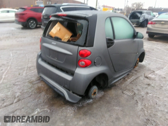 2014 Smart fortwo Pure z VIN WMEEJ3BAXEK783075, wystawiony jako IAAI lot #41505299 z przebiegiem 34 473 mil mil oraz . Historia ofert i sprzedaży dostępna na DreamBid. Obrazek 4.