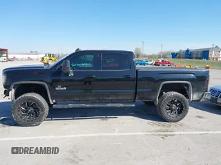 2017 GMC Sierra 1500 SLT z VIN 3GTU2NEC8HG211837, wystawiony jako IAAI lot #41876845 z przebiegiem 138 945 mil mil oraz . Historia ofert i sprzedaży dostępna na DreamBid. Obrazek 14.