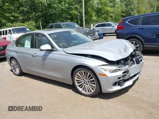 2013 BMW 3 Series 335i z VIN WBA3A9C55DF475648, wystawiony jako IAAI lot #42310502 z przebiegiem 151 823 mil mil oraz . Historia ofert i sprzedaży dostępna na DreamBid. Obrazek 1.
