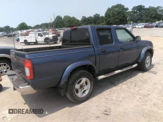 2000 Nissan Frontier XE z VIN 1N6ED27TXYC375617, wystawiony jako IAAI lot #42411448 z przebiegiem 381 933 mil mil oraz . Historia ofert i sprzedaży dostępna na DreamBid. Obrazek 4.